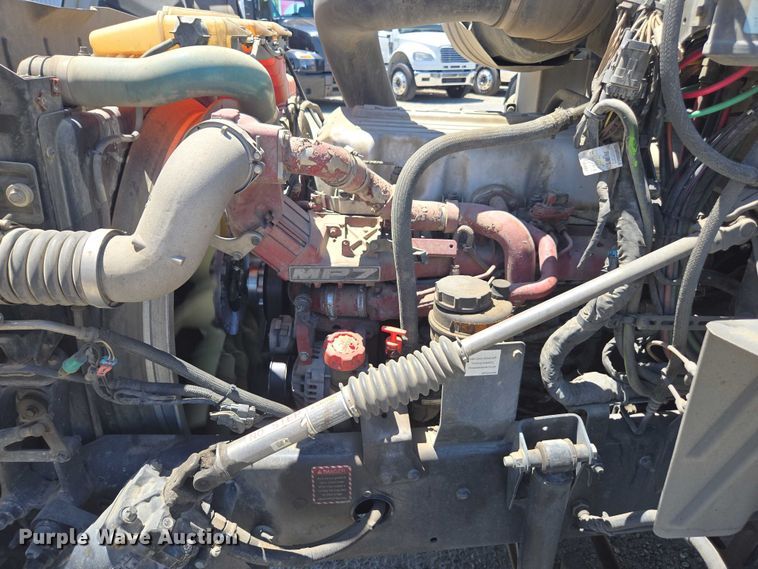 image for item DH8668 2017 Mack CXU613 semi truck