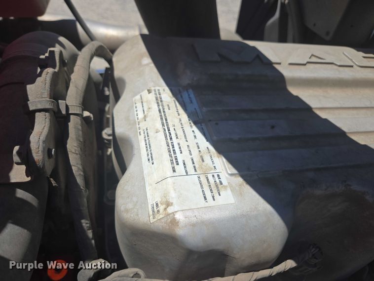 image for item DH8668 2017 Mack CXU613 semi truck