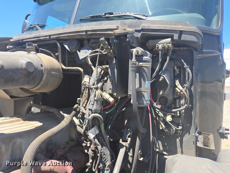 image for item DH8668 2017 Mack CXU613 semi truck