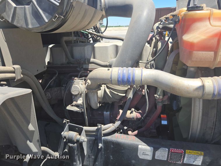 image for item DH8668 2017 Mack CXU613 semi truck