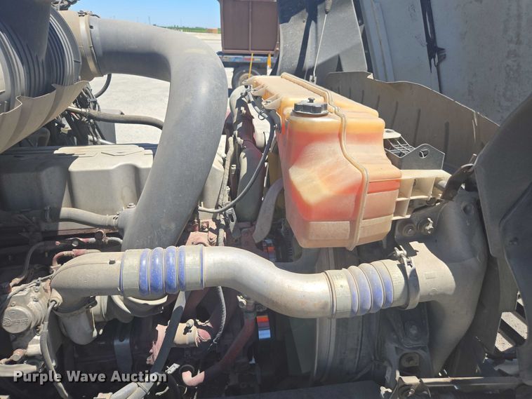 image for item DH8668 2017 Mack CXU613 semi truck