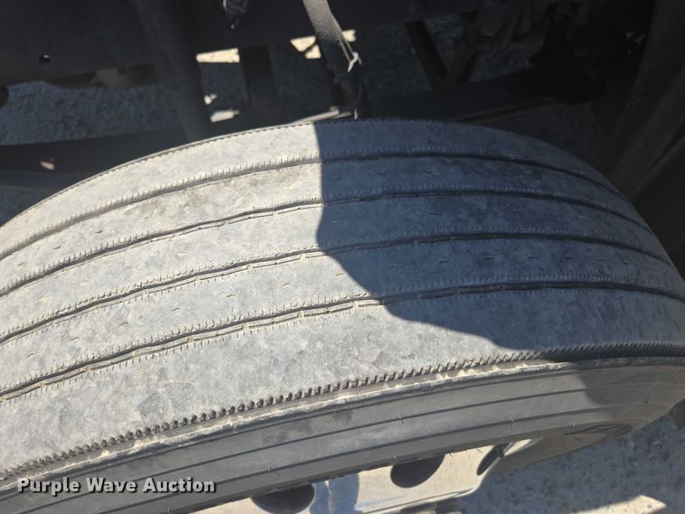 image for item DH8668 2017 Mack CXU613 semi truck