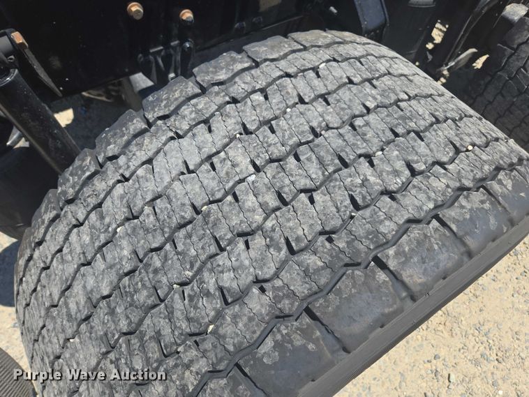 image for item DH8668 2017 Mack CXU613 semi truck