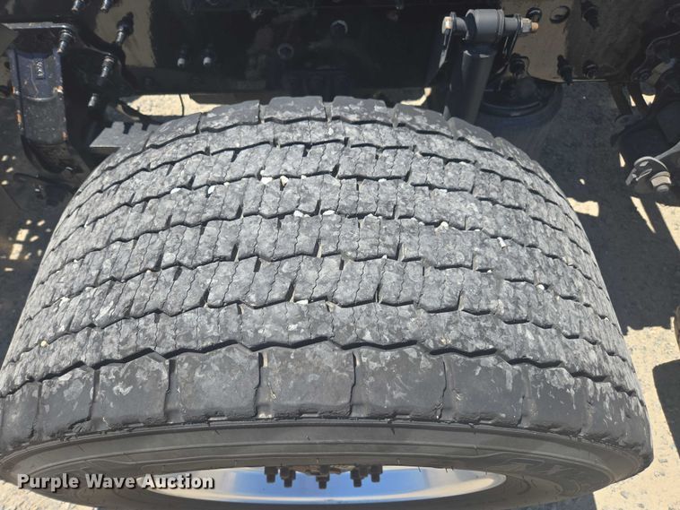 image for item DH8668 2017 Mack CXU613 semi truck