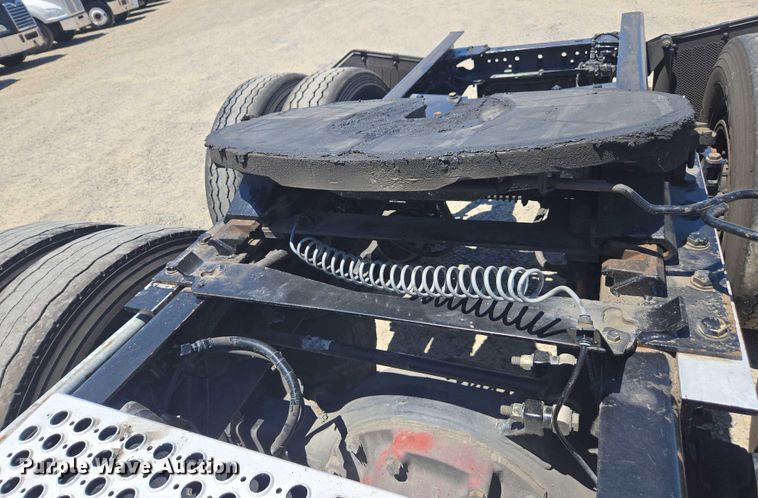 image for item DH8669 2016 Kenworth T880 semi truck