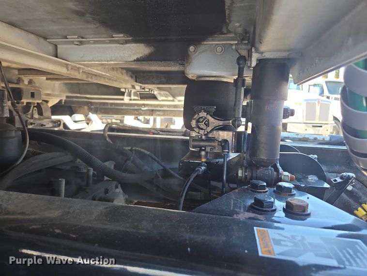 image for item DH8669 2016 Kenworth T880 semi truck