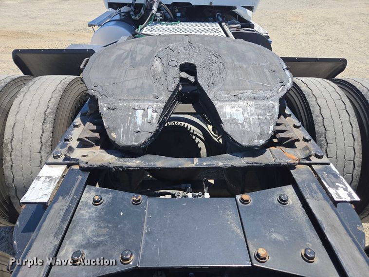 image for item DH8669 2016 Kenworth T880 semi truck