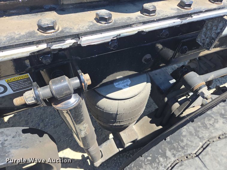 image for item DH8669 2016 Kenworth T880 semi truck