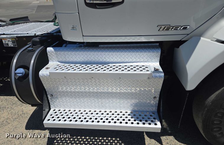 image for item DH8669 2016 Kenworth T880 semi truck