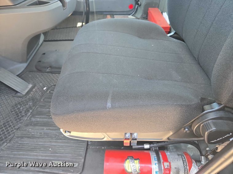 image for item DH8669 2016 Kenworth T880 semi truck