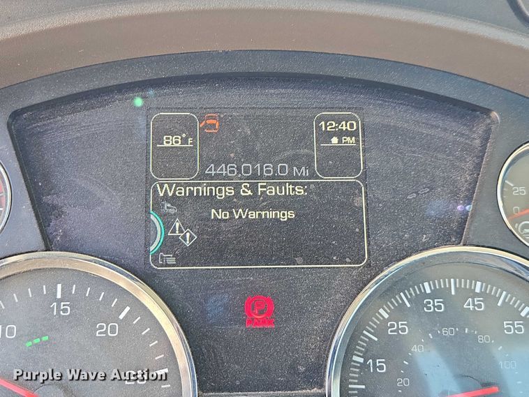 image for item DH8669 2016 Kenworth T880 semi truck