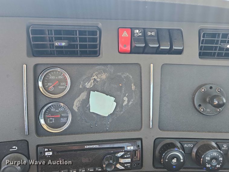 image for item DH8669 2016 Kenworth T880 semi truck