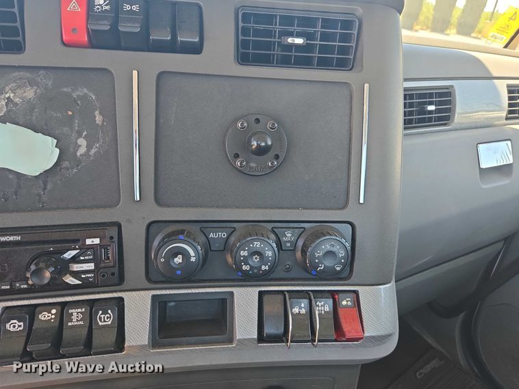 image for item DH8669 2016 Kenworth T880 semi truck