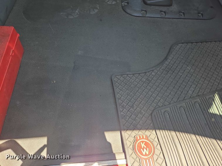 image for item DH8669 2016 Kenworth T880 semi truck