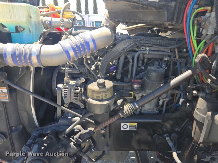 image for item DH8669 2016 Kenworth T880 semi truck