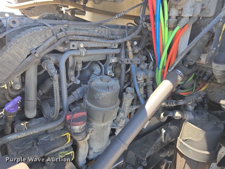 image for item DH8669 2016 Kenworth T880 semi truck