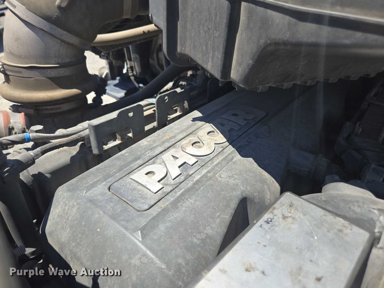 image for item DH8669 2016 Kenworth T880 semi truck