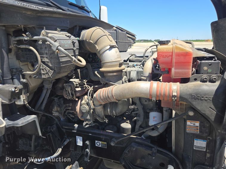 image for item DH8669 2016 Kenworth T880 semi truck