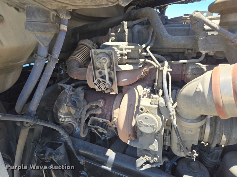 image for item DH8669 2016 Kenworth T880 semi truck