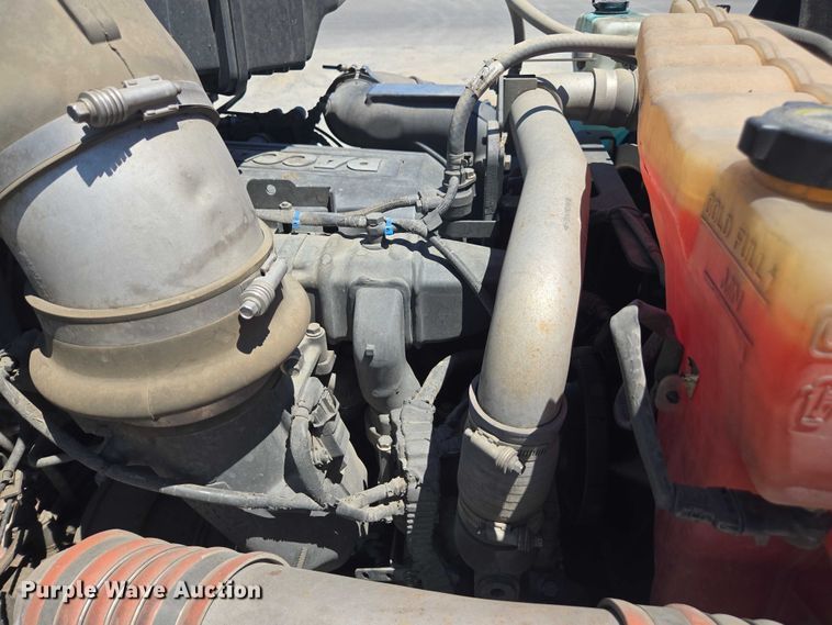 image for item DH8669 2016 Kenworth T880 semi truck