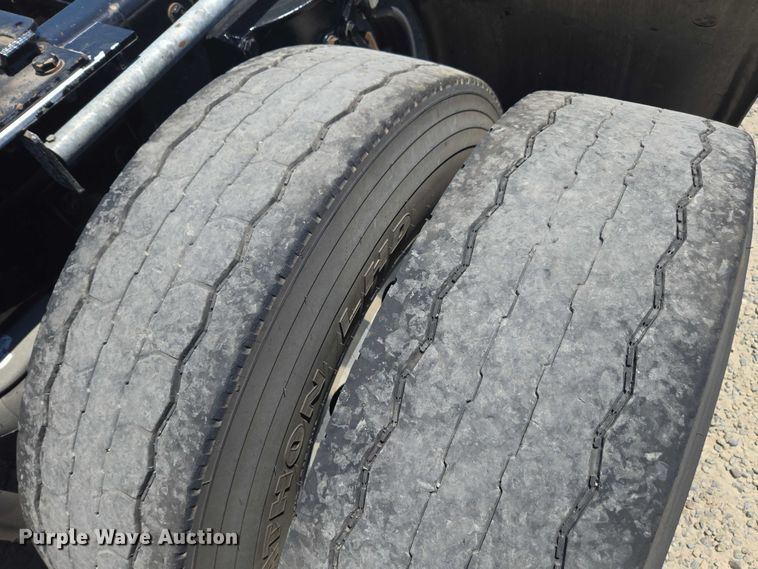 image for item DH8669 2016 Kenworth T880 semi truck