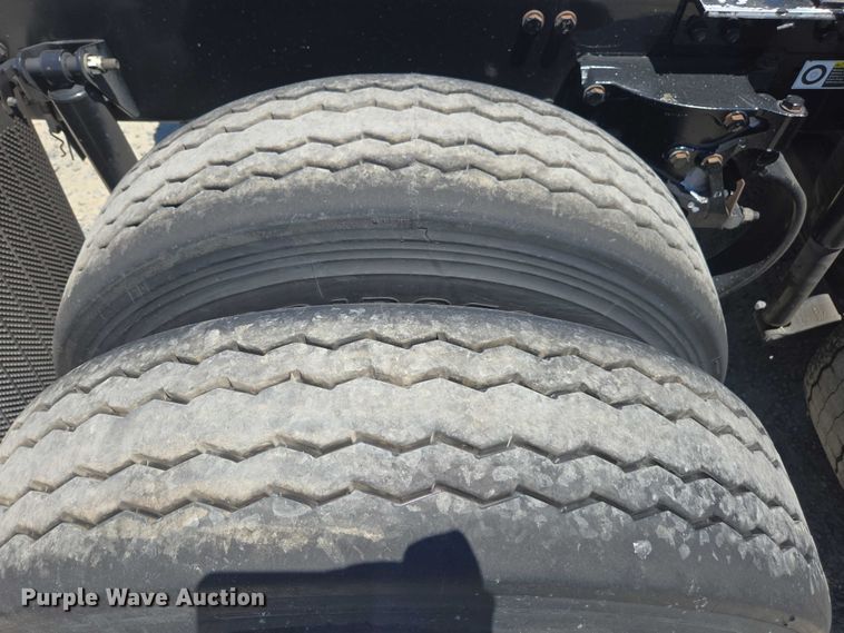 image for item DH8669 2016 Kenworth T880 semi truck