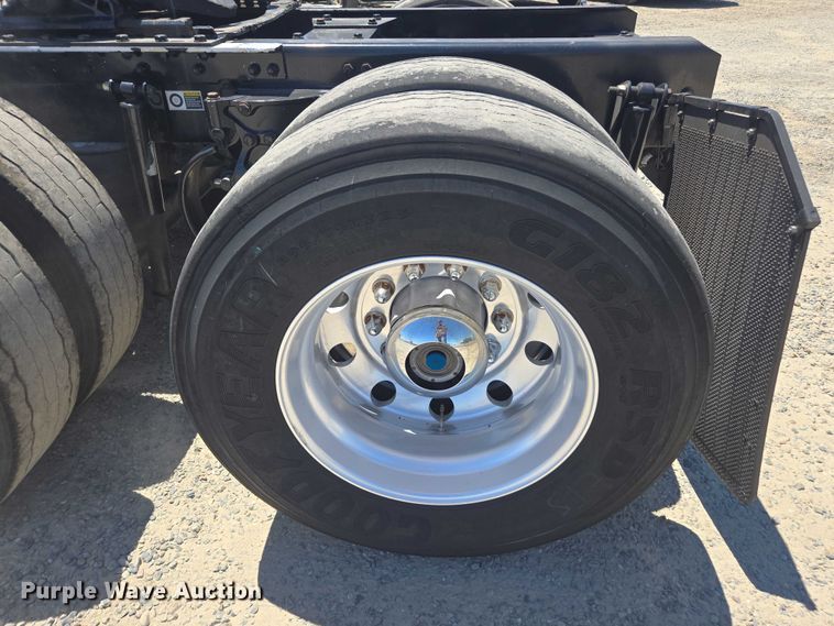 image for item DH8669 2016 Kenworth T880 semi truck