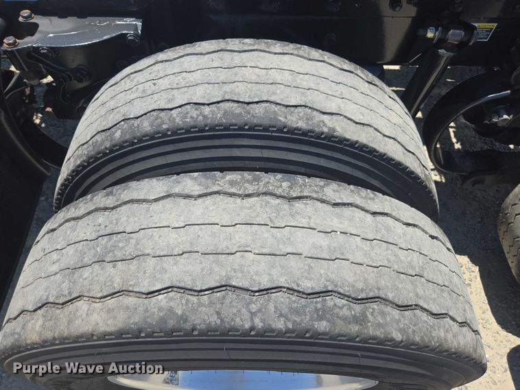 image for item DH8669 2016 Kenworth T880 semi truck