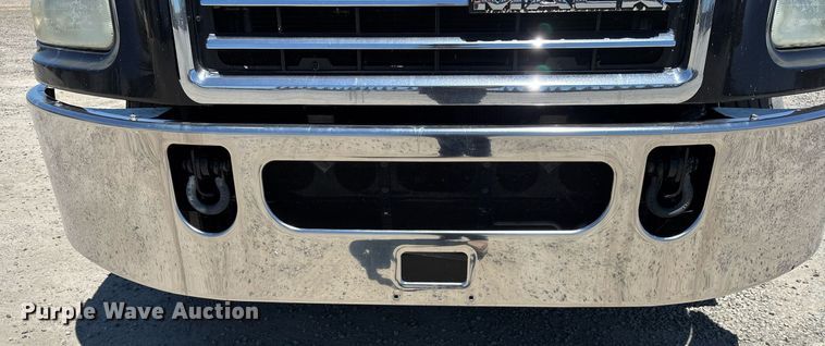 image for item DH8670 2018 Mack CXU613 semi truck