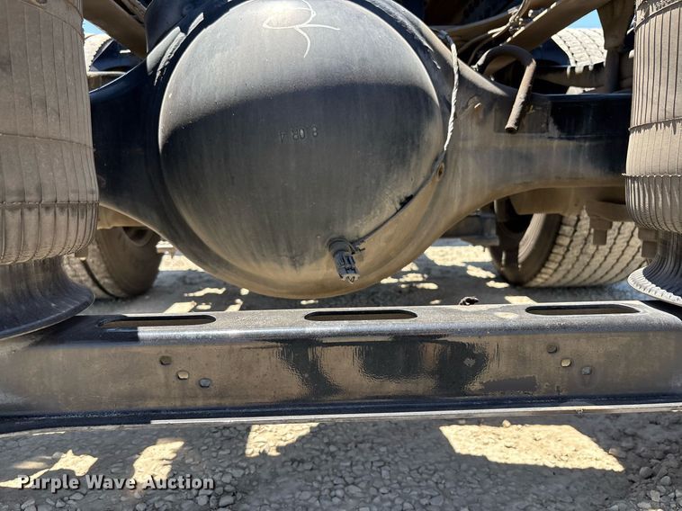 image for item DH8670 2018 Mack CXU613 semi truck