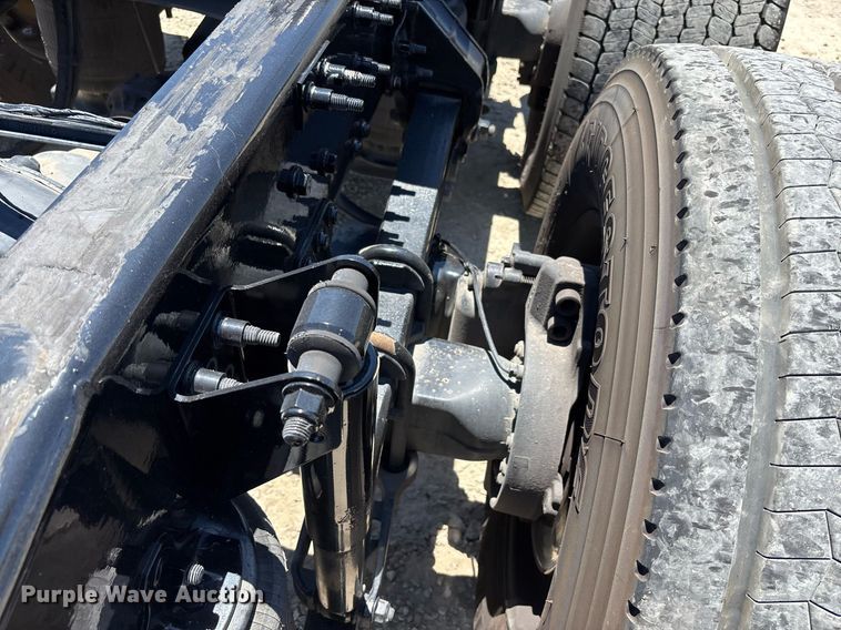 image for item DH8670 2018 Mack CXU613 semi truck