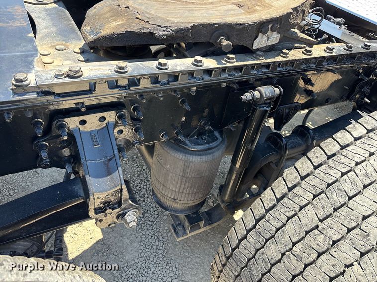 image for item DH8670 2018 Mack CXU613 semi truck