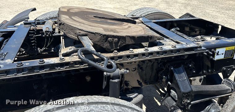 image for item DH8670 2018 Mack CXU613 semi truck