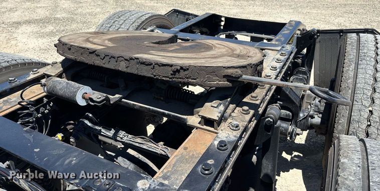 image for item DH8670 2018 Mack CXU613 semi truck