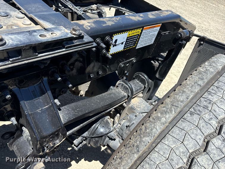 image for item DH8670 2018 Mack CXU613 semi truck