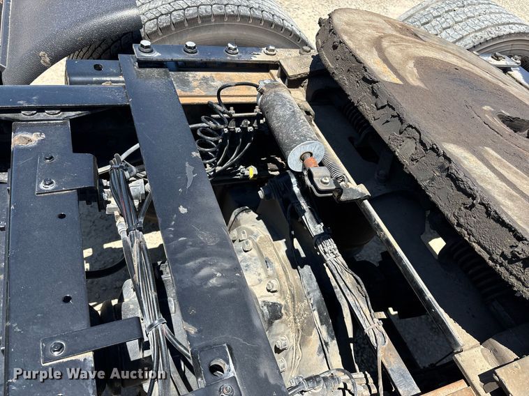 image for item DH8670 2018 Mack CXU613 semi truck