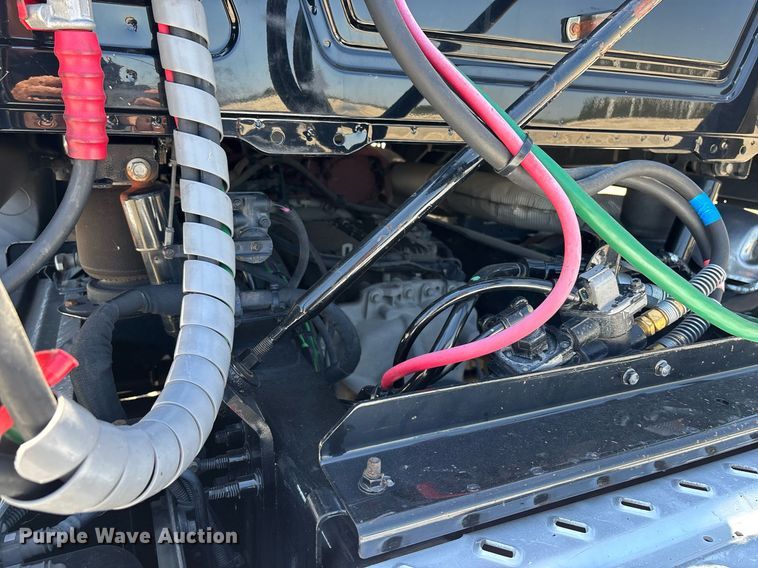 image for item DH8670 2018 Mack CXU613 semi truck