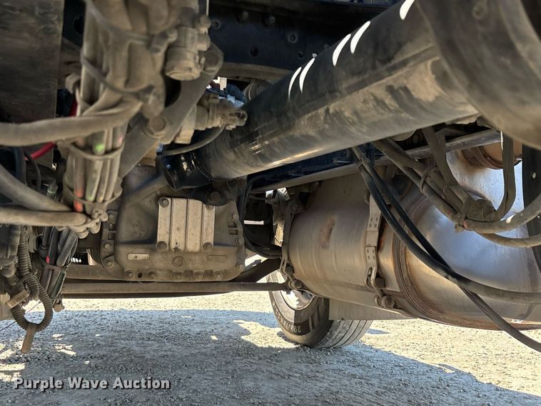 image for item DH8670 2018 Mack CXU613 semi truck