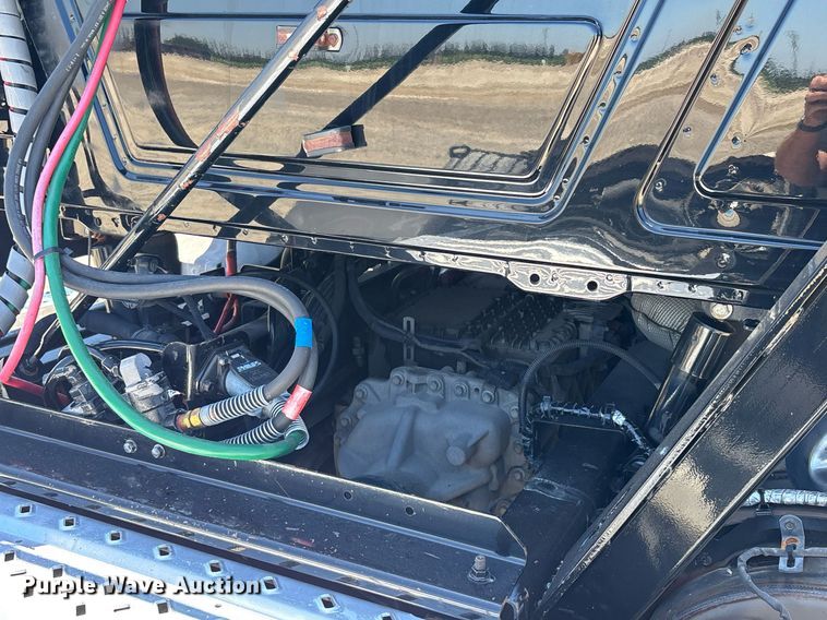 image for item DH8670 2018 Mack CXU613 semi truck