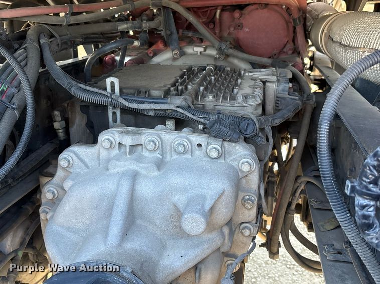 image for item DH8670 2018 Mack CXU613 semi truck