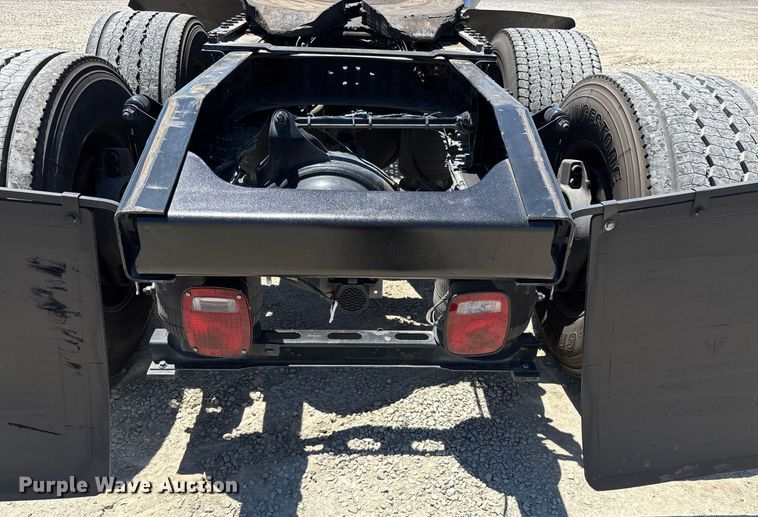 image for item DH8670 2018 Mack CXU613 semi truck