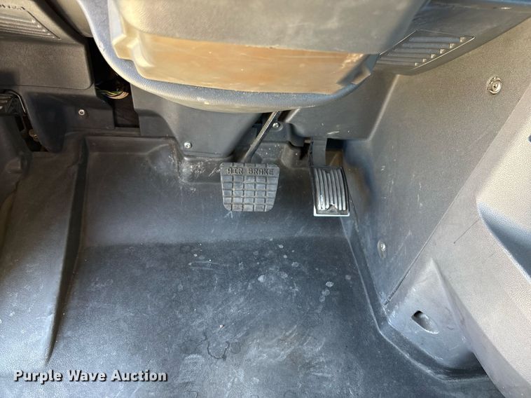 image for item DH8670 2018 Mack CXU613 semi truck