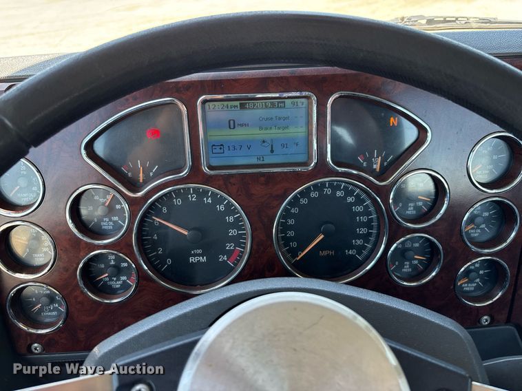 image for item DH8670 2018 Mack CXU613 semi truck