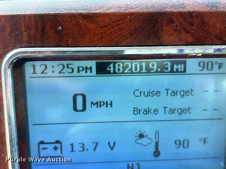 image for item DH8670 2018 Mack CXU613 semi truck