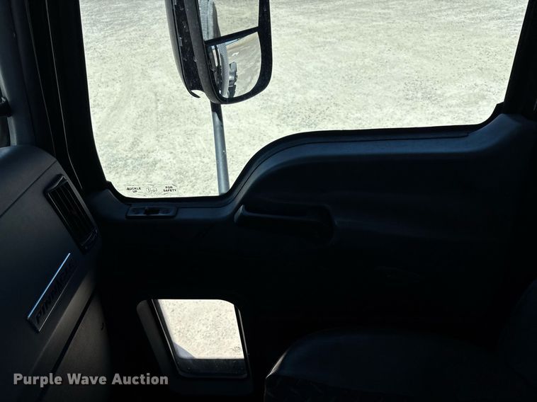 image for item DH8670 2018 Mack CXU613 semi truck