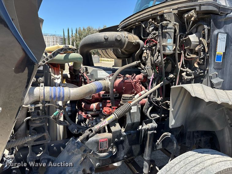 image for item DH8670 2018 Mack CXU613 semi truck