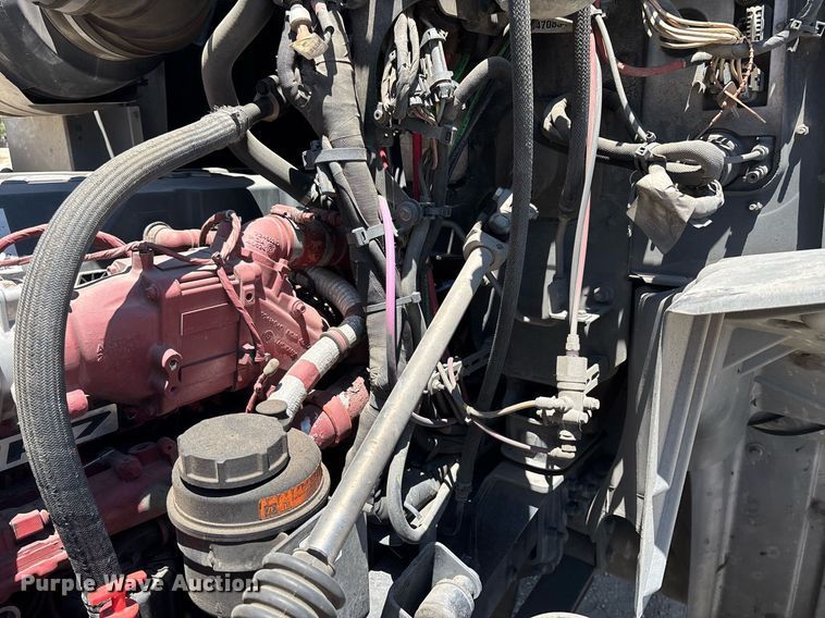 image for item DH8670 2018 Mack CXU613 semi truck