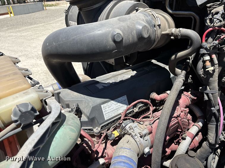 image for item DH8670 2018 Mack CXU613 semi truck