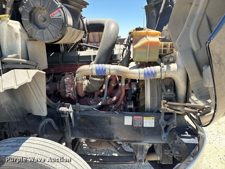 image for item DH8670 2018 Mack CXU613 semi truck