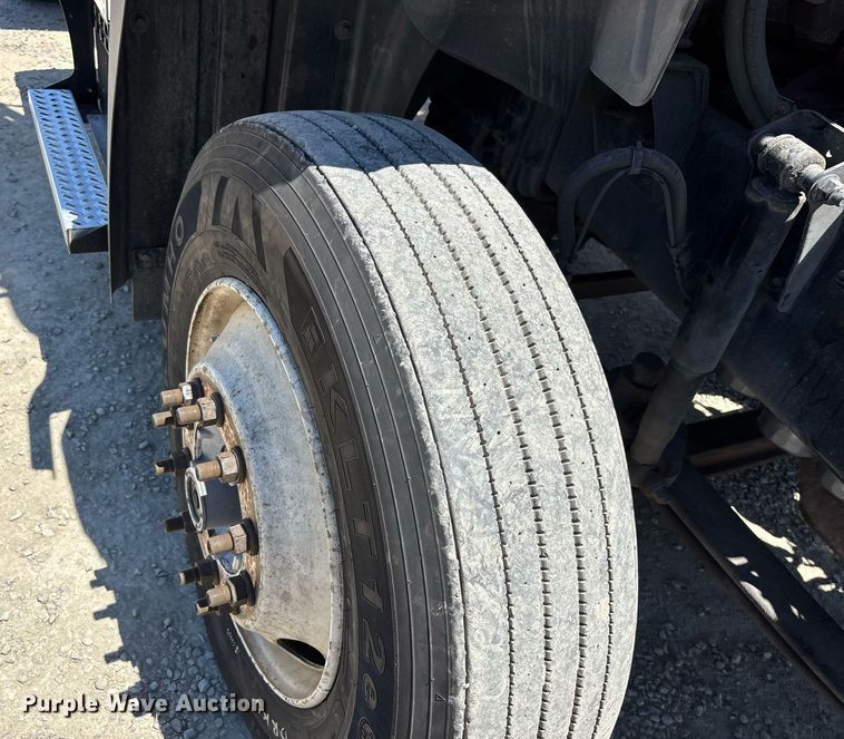 image for item DH8670 2018 Mack CXU613 semi truck